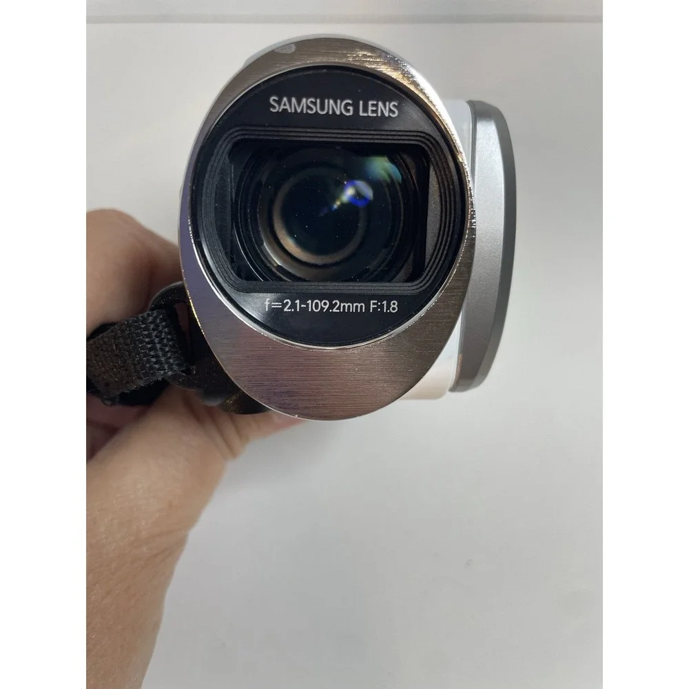 Samsung HMX-F90 Hand-Held Camcorder White w/Charger  Tested Works